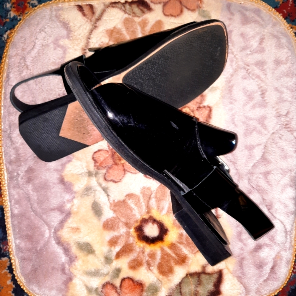 Bagley Mishka women sandals, very comfort,worn 1 time, size 9, prise $80